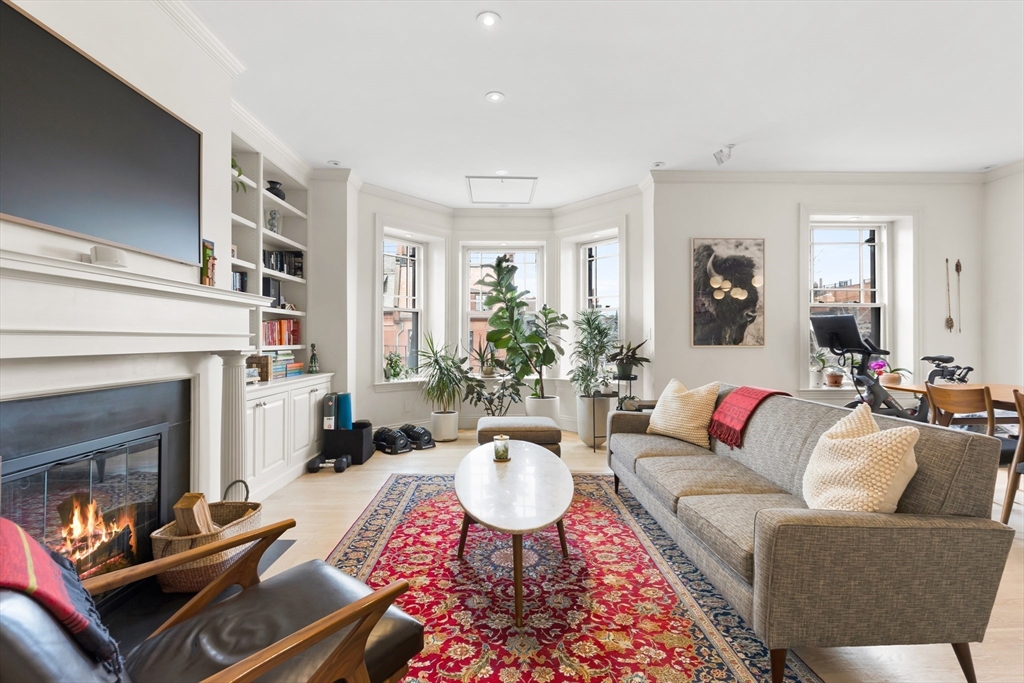 238 Marlborough St, Boston, Massachusetts, 2 Bedrooms Bedrooms, 7 Rooms Rooms,2 BathroomsBathrooms,Residential Lease,For Rent,Marlborough St,73497003