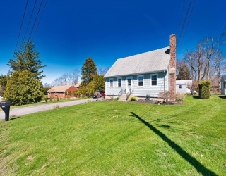 70 River Road, Somerset, Massachusetts, 3 Bedrooms Bedrooms, 6 Rooms Rooms,2 BathroomsBathrooms,Residential,For Sale,River Road,73503911