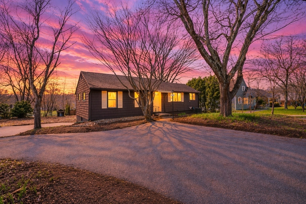 293 Morgan Street, South Hadley, Massachusetts, 3 Bedrooms Bedrooms, 8 Rooms Rooms,2 BathroomsBathrooms,Residential,For Sale,Morgan Street,73503926