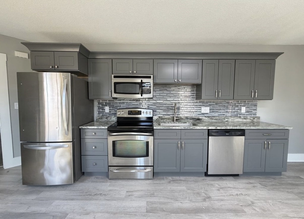 28 King Street, Westfield, Massachusetts, 2 Bedrooms Bedrooms, 5 Rooms Rooms,1 BathroomBathrooms,Residential Lease,For Rent,King Street,73503835