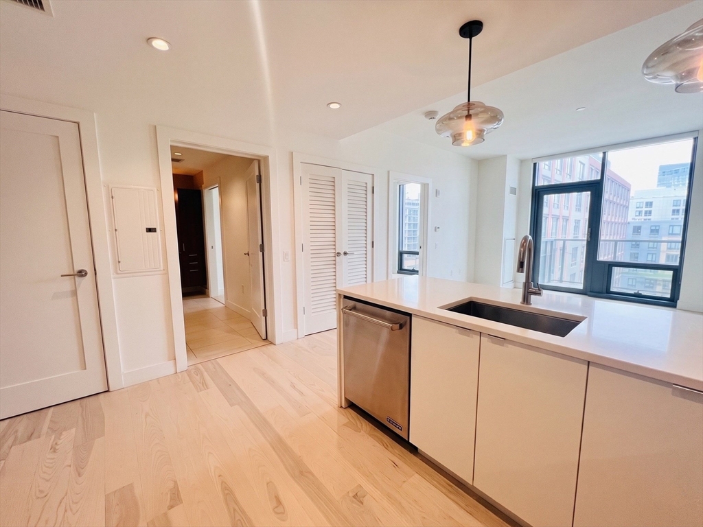 32 Traveler St, Boston, Massachusetts, 1 Bedroom Bedrooms, 3 Rooms Rooms,1 BathroomBathrooms,Residential Lease,For Rent,Traveler St,73503846