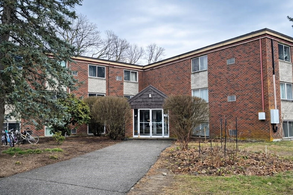 15 Weld St, Framingham, Massachusetts, 2 Bedrooms Bedrooms, 4 Rooms Rooms,1 BathroomBathrooms,Residential,For Sale,Weld St,73499497