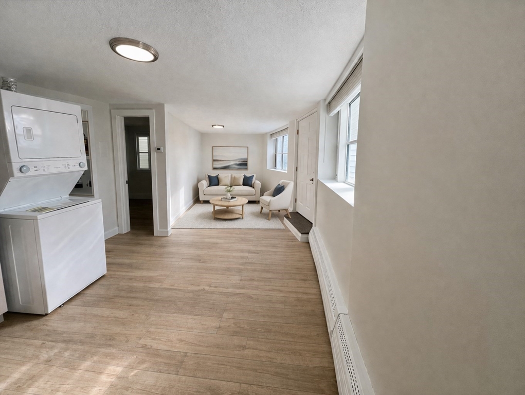 53 White St., Boston, Massachusetts, 2 Bedrooms Bedrooms, 4 Rooms Rooms,1 BathroomBathrooms,Residential Lease,For Rent,White St.,73484433