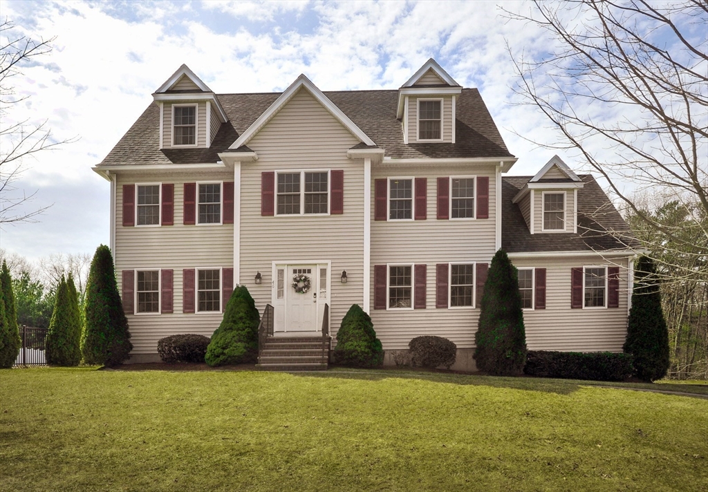46 Ashwood Ave, Wilmington, Massachusetts, 4 Bedrooms Bedrooms, 9 Rooms Rooms,2.5 BathroomsBathrooms,Residential,For Sale,Ashwood Ave,73503957