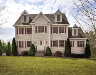 46 Ashwood Ave, Wilmington, Massachusetts, 4 Bedrooms Bedrooms, 9 Rooms Rooms,2.5 BathroomsBathrooms,Residential,For Sale,Ashwood Ave,73503957