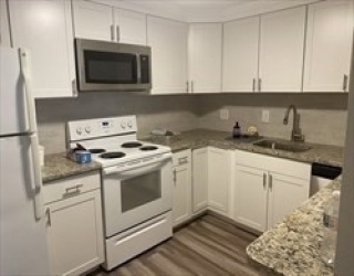 A1 Colonial Drive, Andover, Massachusetts, 2 Bedrooms Bedrooms, 4 Rooms Rooms,1 BathroomBathrooms,Residential Lease,For Rent,Colonial Drive,73503956