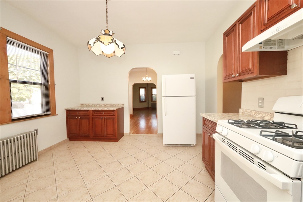 118 Garfield, Chelsea, Massachusetts, 2 Bedrooms Bedrooms, 5 Rooms Rooms,1 BathroomBathrooms,Residential Lease,For Rent,Garfield,73503961