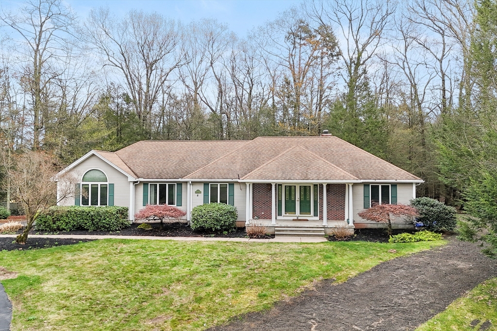 4 Pearl Brook Road, Southwick, Massachusetts, 3 Bedrooms Bedrooms, 6 Rooms Rooms,2.5 BathroomsBathrooms,Residential,For Sale,Pearl Brook Road,73503963