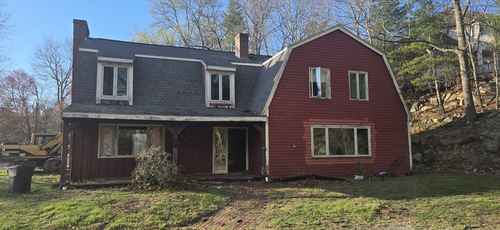 420 Salem St, Lynnfield, Massachusetts, 3 Bedrooms Bedrooms, 7 Rooms Rooms,1.5 BathroomsBathrooms,Residential,For Sale,Salem St,73503998