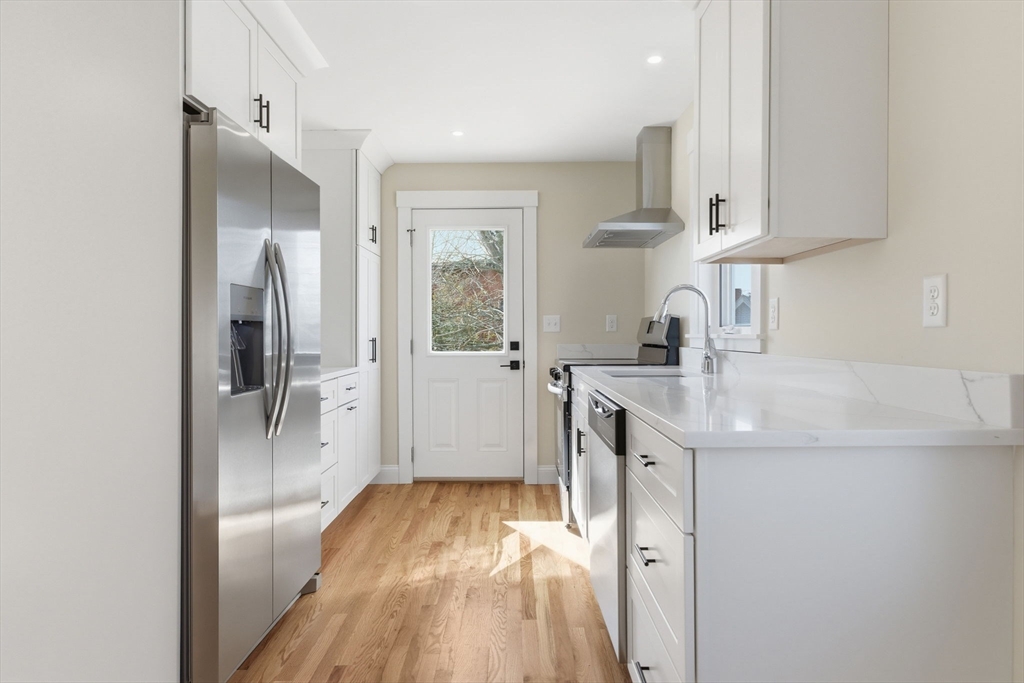 20 Beacon St, Gloucester, Massachusetts, 4 Bedrooms Bedrooms, 6 Rooms Rooms,2 BathroomsBathrooms,Residential Lease,For Rent,Beacon St,73504007