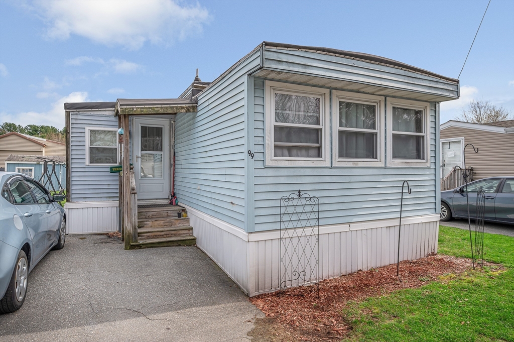 99 Mobile Avenue, Chelmsford, Massachusetts, 2 Bedrooms Bedrooms, 5 Rooms Rooms,1 BathroomBathrooms,Residential,For Sale,Mobile Avenue,73504027