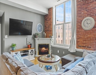 11 Lake St, Wakefield, Massachusetts, 1 Bedroom Bedrooms, 2 Rooms Rooms,1 BathroomBathrooms,Residential Lease,For Rent,Lake St,73503982