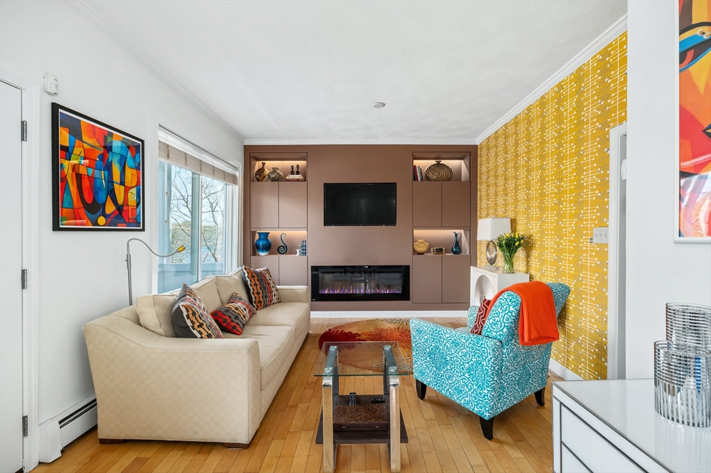 765 Walnut St, Lynnfield, Massachusetts, 2 Bedrooms Bedrooms, 6 Rooms Rooms,2 BathroomsBathrooms,Residential,For Sale,Walnut St,73497283