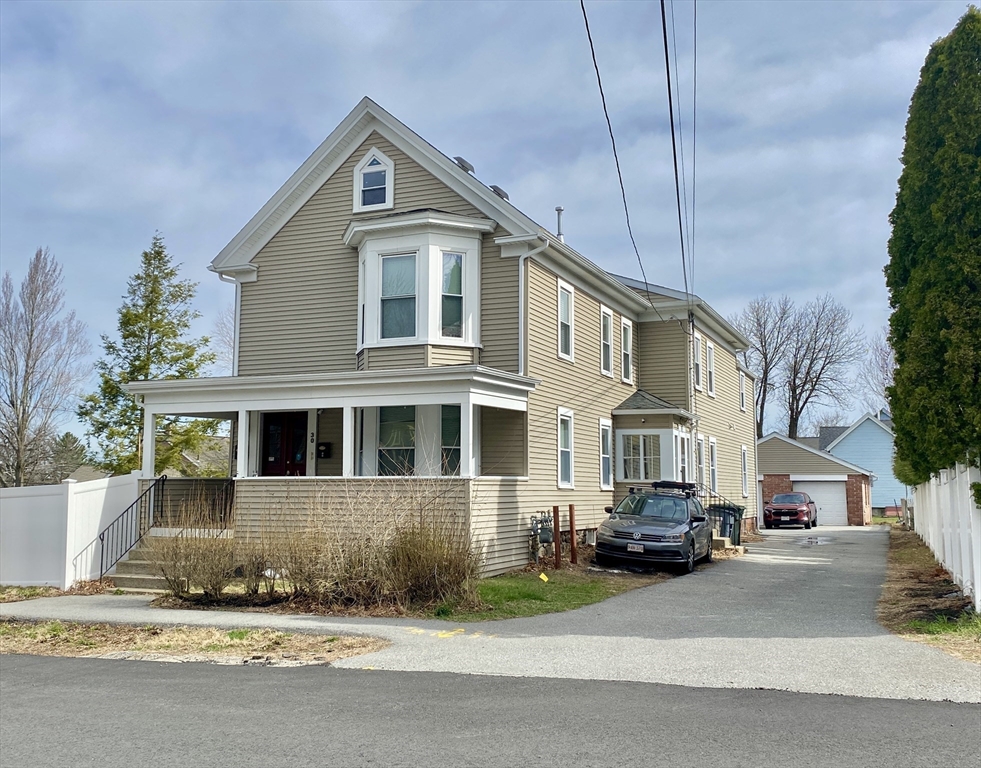 30 Maple Ave, North Andover, Massachusetts, 3 Bedrooms Bedrooms, 7 Rooms Rooms,1 BathroomBathrooms,Residential Lease,For Rent,Maple Ave,73504067