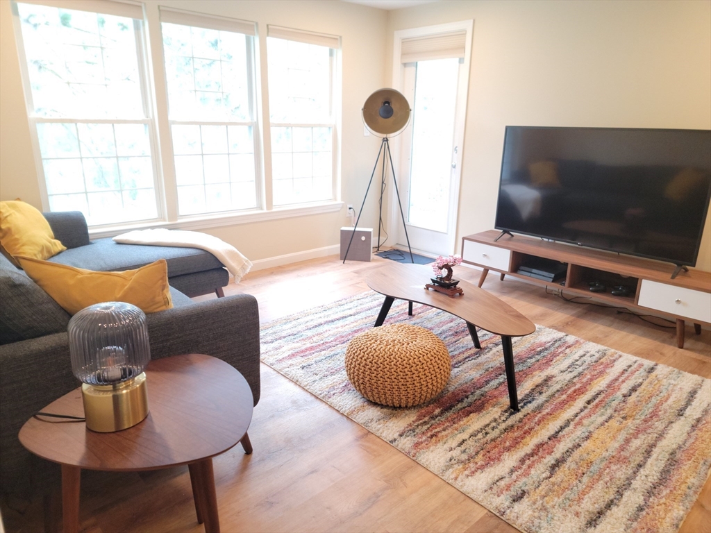 10 Walden Drive, Natick, Massachusetts, 1 Bedroom Bedrooms, 3 Rooms Rooms,1 BathroomBathrooms,Residential Lease,For Rent,Walden Drive,73497231