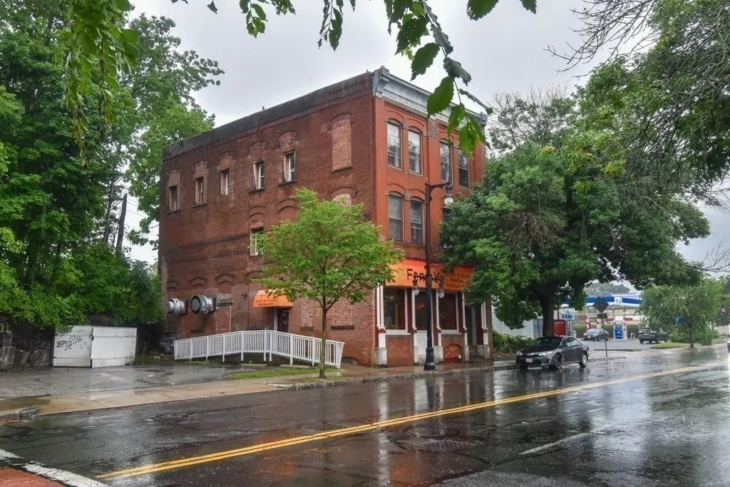 205 Elm St, Westfield, Massachusetts, 4 Bedrooms Bedrooms, 13 Rooms Rooms,3 BathroomsBathrooms,Residential Income,For Sale,Elm St,73504152