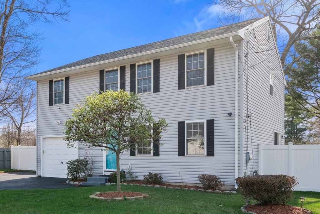 64 Wilmington St, Springfield, Massachusetts, 4 Bedrooms Bedrooms, 8 Rooms Rooms,3 BathroomsBathrooms,Residential,For Sale,Wilmington St,73504137