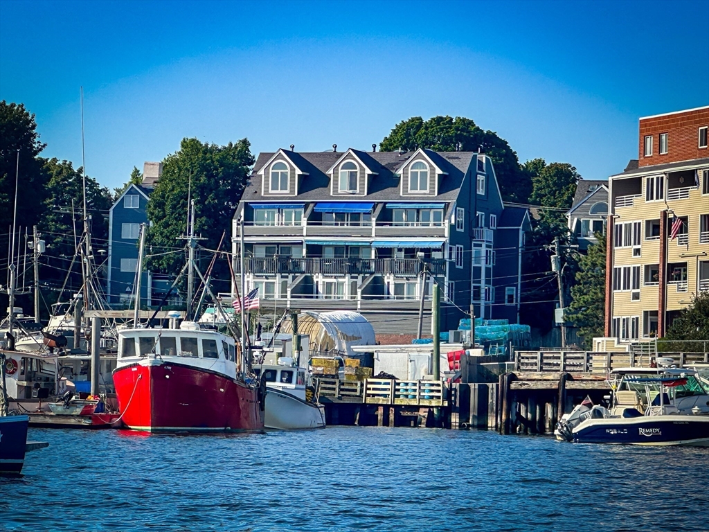 57 Front Street, Beverly, Massachusetts, 2 Bedrooms Bedrooms, 5 Rooms Rooms,2.5 BathroomsBathrooms,Residential,For Sale,Front Street,73504155