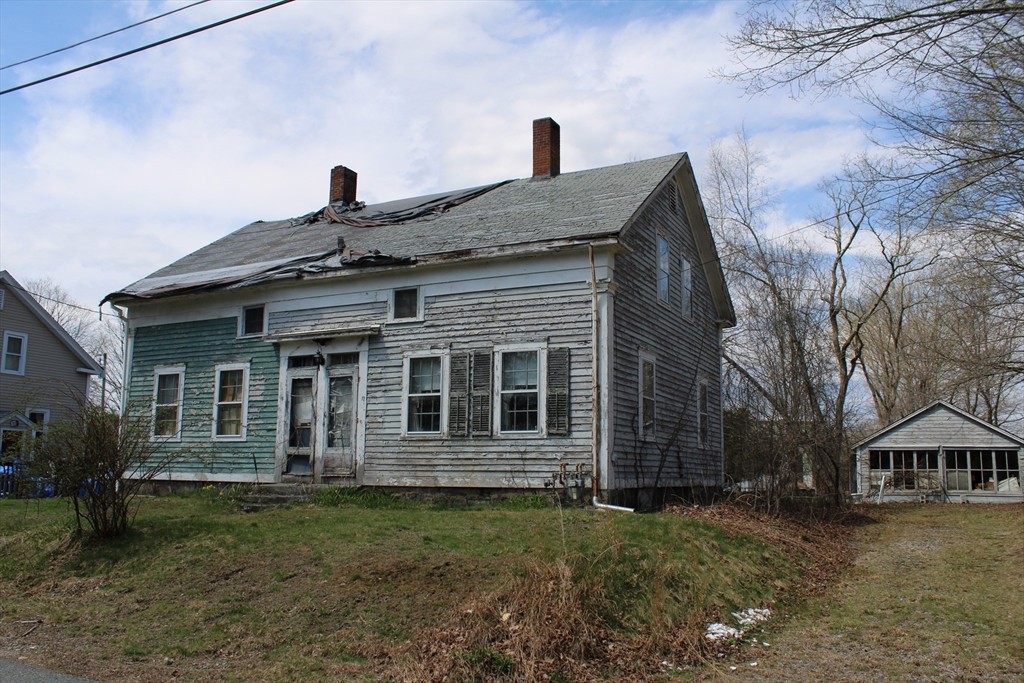 17-19 Bacon Square, Plainville, Massachusetts, 6 Bedrooms Bedrooms, 10 Rooms Rooms,2 BathroomsBathrooms,Residential Income,For Sale,Bacon Square,73504201