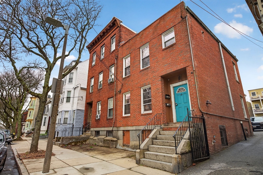 88 Trenton St, Boston, Massachusetts, 8 Bedrooms Bedrooms, 12 Rooms Rooms,2 BathroomsBathrooms,Residential Income,For Sale,Trenton St,73504272