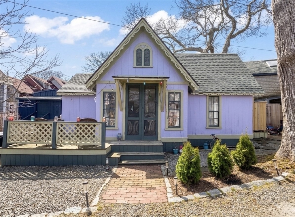 1 Pease Avenue, Oak Bluffs, Massachusetts, 2 Bedrooms Bedrooms, 4 Rooms Rooms,1 BathroomBathrooms,Residential,For Sale,Pease Avenue,73504275
