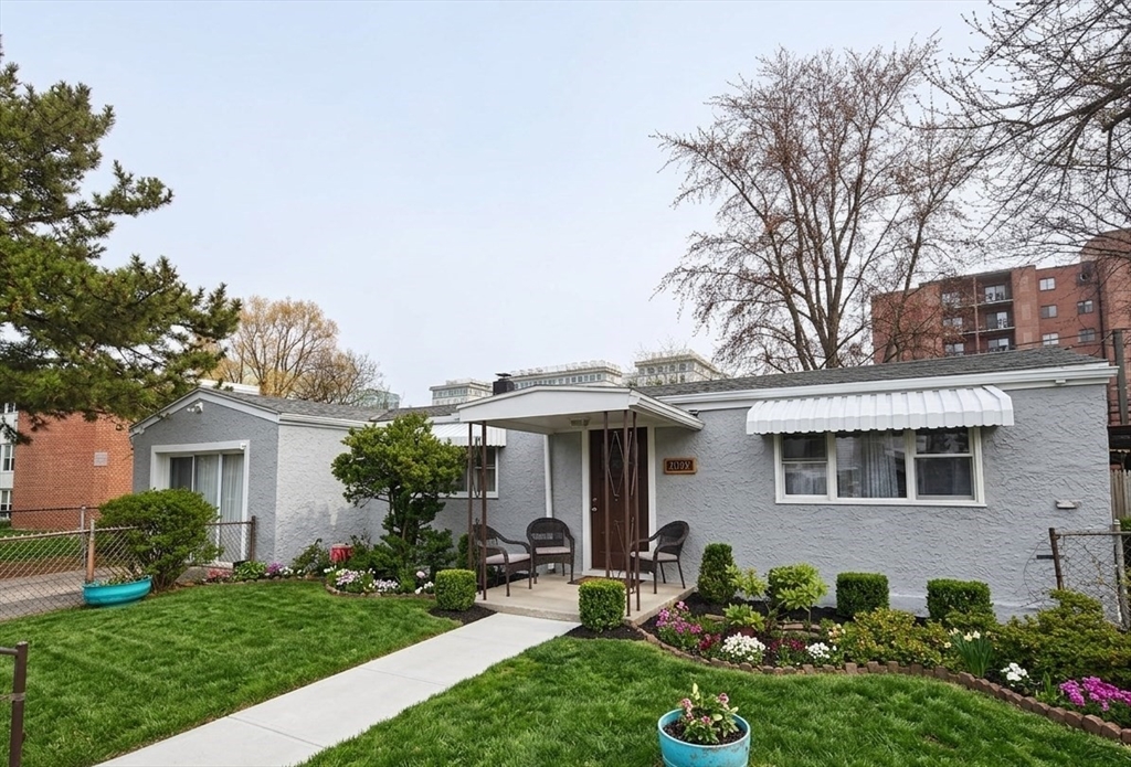 2 Porter Ave, Revere, Massachusetts, 2 Bedrooms Bedrooms, 5 Rooms Rooms,1.5 BathroomsBathrooms,Residential,For Sale,Porter Ave,73504089