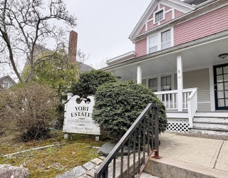 70 Russell St, New Bedford, Massachusetts, 1 Bedroom Bedrooms, 4 Rooms Rooms,1 BathroomBathrooms,Residential Lease,For Rent,Russell St,73504120