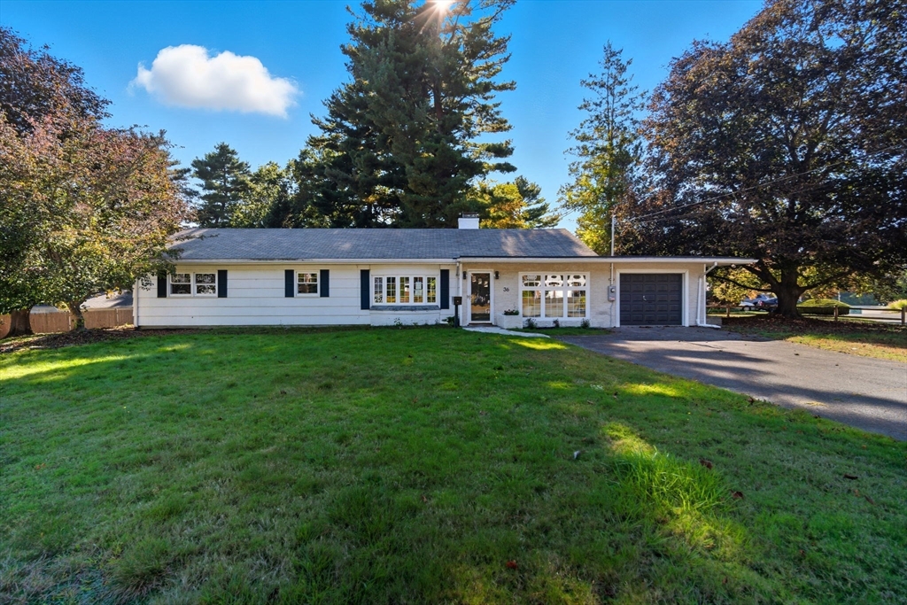 36 Pondview Cir, Brockton, Massachusetts, 3 Bedrooms Bedrooms, 10 Rooms Rooms,2 BathroomsBathrooms,Residential,For Sale,Pondview Cir,73504460