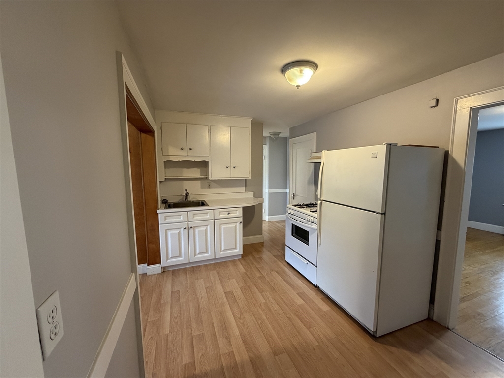 114 East Squantum, Quincy, Massachusetts, 1 Bedroom Bedrooms, 5 Rooms Rooms,1 BathroomBathrooms,Residential Lease,For Rent,East Squantum,73504403