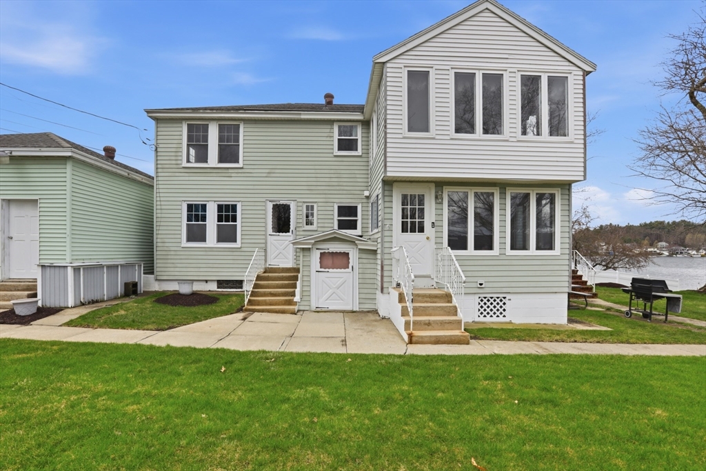 40 Lakeshore Dr., Dracut, Massachusetts, 6 Bedrooms Bedrooms, 14 Rooms Rooms,2 BathroomsBathrooms,Residential Income,For Sale,Lakeshore Dr.,73504341