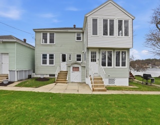 40 Lakeshore Dr., Dracut, Massachusetts, 6 Bedrooms Bedrooms, 14 Rooms Rooms,2 BathroomsBathrooms,Residential Income,For Sale,Lakeshore Dr.,73504341