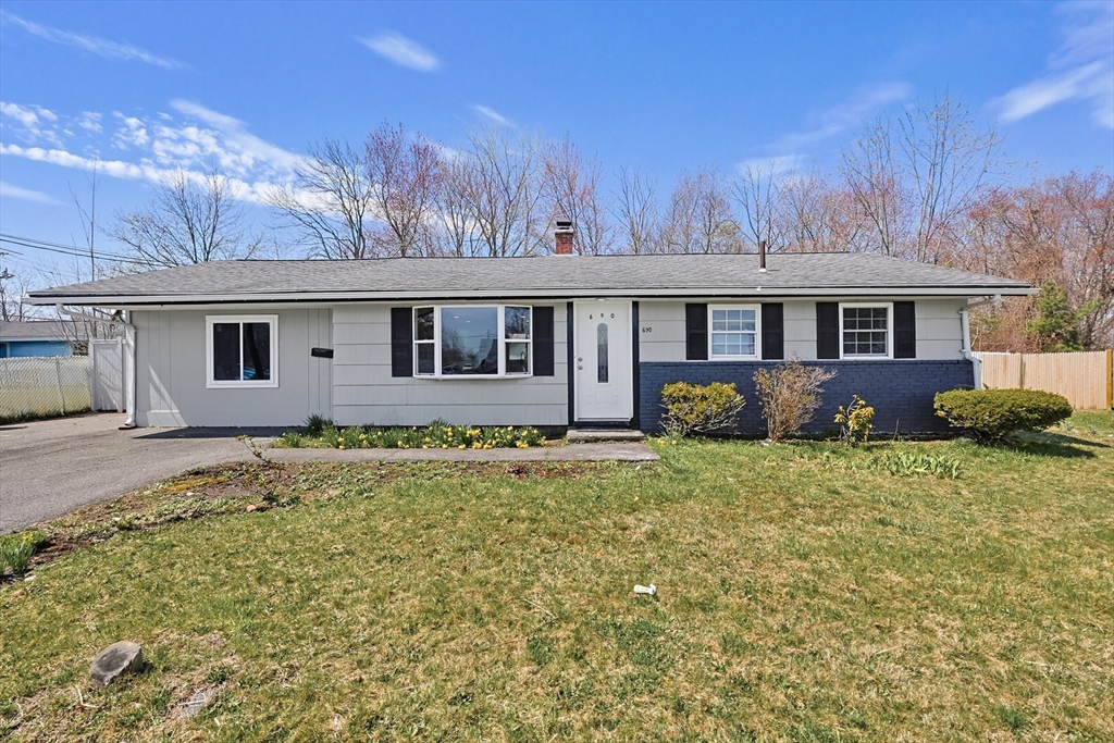690 N Quincy St, Brockton, Massachusetts, 4 Bedrooms Bedrooms, 5 Rooms Rooms,1 BathroomBathrooms,Residential,For Sale,N Quincy St,73504430