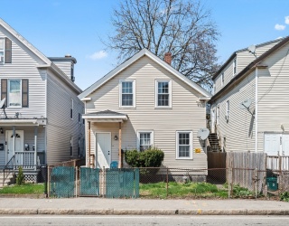 549 Cambridge St, Worcester, Massachusetts, 4 Bedrooms Bedrooms, 7 Rooms Rooms,1.5 BathroomsBathrooms,Residential,For Sale,Cambridge St,73504310