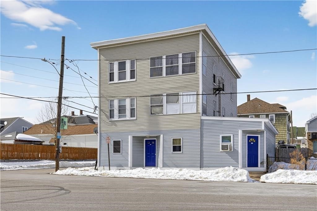 538 Wood Ave, Woonsocket, Rhode Island, 12 Bedrooms Bedrooms, 19 Rooms Rooms,3 BathroomsBathrooms,Residential Income,For Sale,Wood Ave,73504313