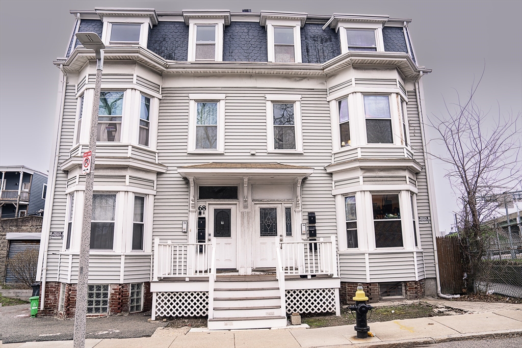 68-70 Moseley Street, Boston, Massachusetts, 7 Bedrooms Bedrooms, 20 Rooms Rooms,6 BathroomsBathrooms,Residential Income,For Sale,Moseley Street,73504357