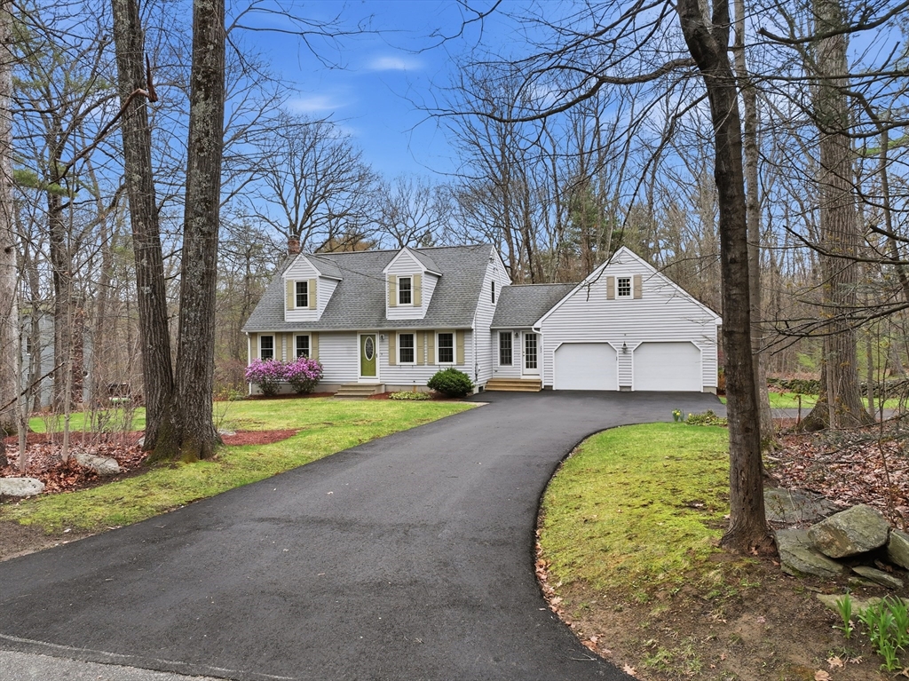 292 Cedar St, Sturbridge, Massachusetts, 3 Bedrooms Bedrooms, 7 Rooms Rooms,2 BathroomsBathrooms,Residential,For Sale,Cedar St,73504461