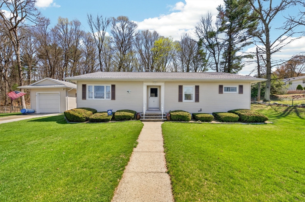 4 Edward St, Webster, Massachusetts, 3 Bedrooms Bedrooms, 5 Rooms Rooms,1.5 BathroomsBathrooms,Residential,For Sale,Edward St,73504095