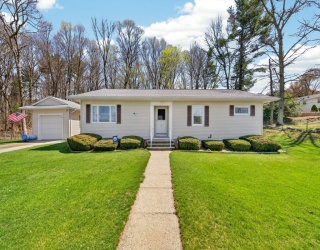 4 Edward St, Webster, Massachusetts, 3 Bedrooms Bedrooms, 5 Rooms Rooms,1.5 BathroomsBathrooms,Residential,For Sale,Edward St,73504095