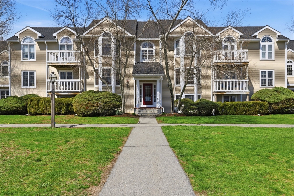 1606 Carrriage Ln, Taunton, Massachusetts, 2 Bedrooms Bedrooms, 4 Rooms Rooms,2 BathroomsBathrooms,Residential,For Sale,Carrriage Ln,73504495