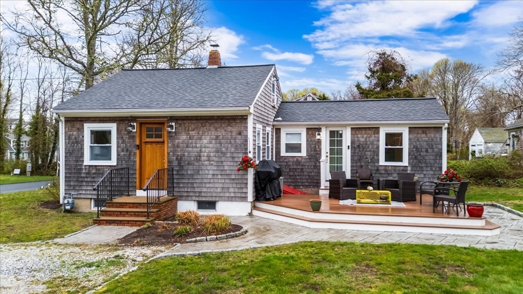 34 Railroad Ave, Yarmouth, Massachusetts, 2 Bedrooms Bedrooms, 5 Rooms Rooms,1 BathroomBathrooms,Residential,For Sale,Railroad Ave,73504492
