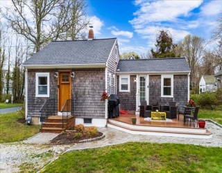 34 Railroad Ave, Yarmouth, Massachusetts, 2 Bedrooms Bedrooms, 5 Rooms Rooms,1 BathroomBathrooms,Residential,For Sale,Railroad Ave,73504492