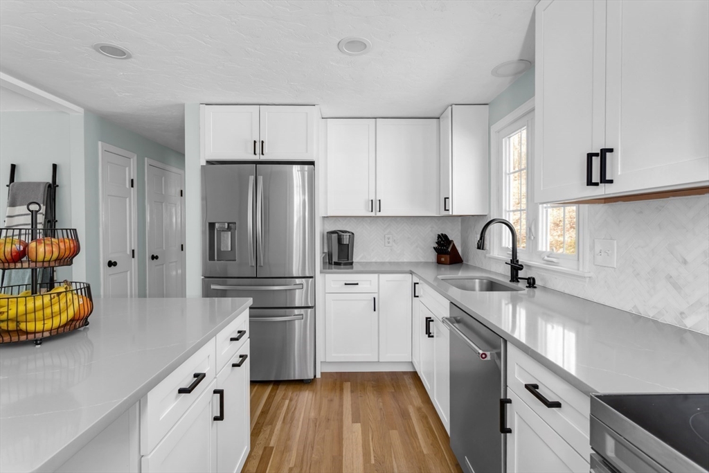 4 Marshall Street, Norfolk, Massachusetts, 3 Bedrooms Bedrooms, 7 Rooms Rooms,2 BathroomsBathrooms,Residential,For Sale,Marshall Street,73504497