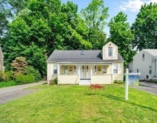 29-31 Pond St, Canton, Massachusetts, 5 Bedrooms Bedrooms, 10 Rooms Rooms,2.5 BathroomsBathrooms,Residential Income,For Sale,Pond St,73504512