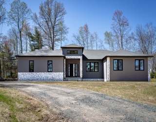 134 Russellvile Rd, Westfield, Massachusetts, 3 Bedrooms Bedrooms, 6 Rooms Rooms,2 BathroomsBathrooms,Residential,For Sale,Russellvile Rd,73504517