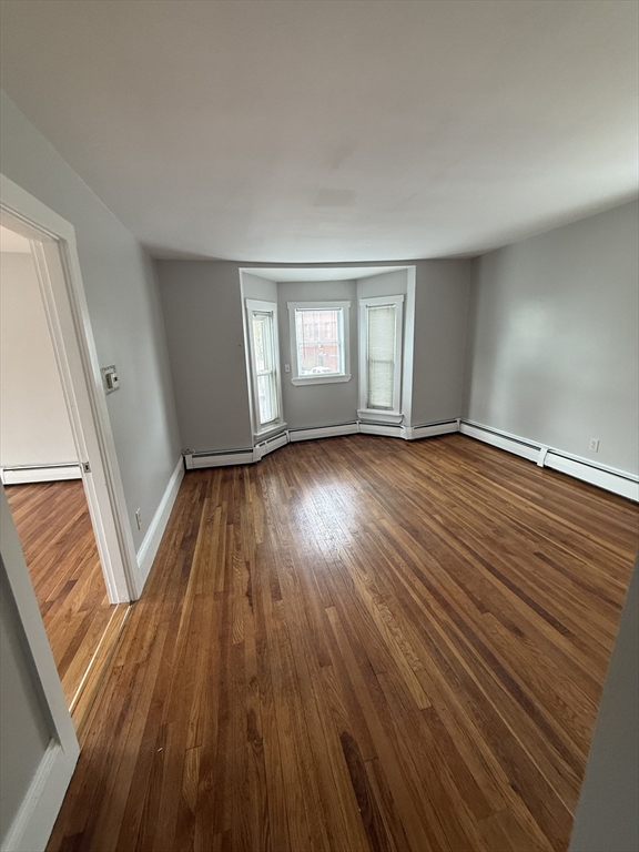 1 Jay St, Cambridge, Massachusetts, 2 Bedrooms Bedrooms, 4 Rooms Rooms,1.5 BathroomsBathrooms,Residential Lease,For Rent,Jay St,73504540