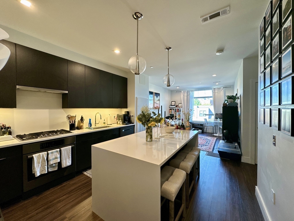 99 Sumner St, Boston, Massachusetts, 1 Bedroom Bedrooms, 4 Rooms Rooms,1 BathroomBathrooms,Residential,For Sale,Sumner St,73504553
