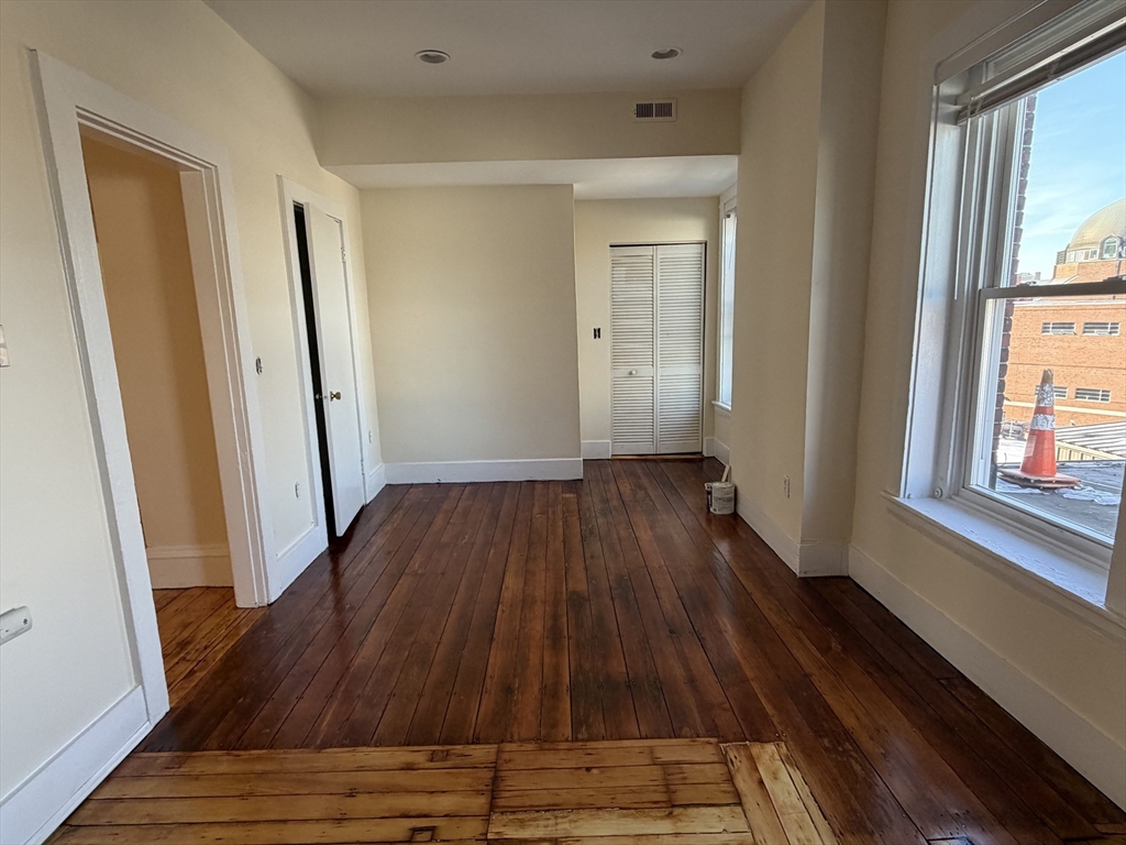 227 Roxbury St, Boston, Massachusetts, 3 Bedrooms Bedrooms, 4 Rooms Rooms,1 BathroomBathrooms,Residential Lease,For Rent,Roxbury St,73479851