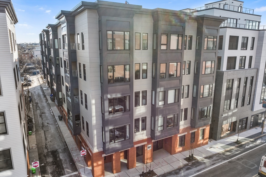 39 A St, Boston, Massachusetts, 2 Bedrooms Bedrooms, 4 Rooms Rooms,2 BathroomsBathrooms,Residential,For Sale,A St,73474196