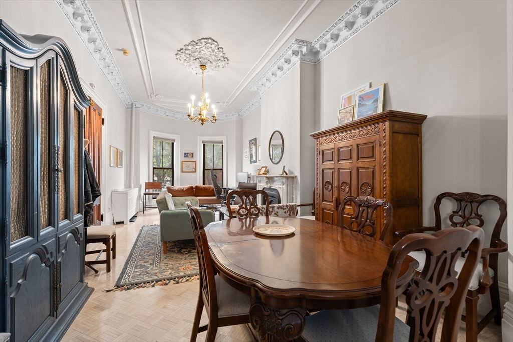 30 Dartmouth Street, Boston, Massachusetts, 2 Bedrooms Bedrooms, 7 Rooms Rooms,1.5 BathroomsBathrooms,Residential,For Sale,Dartmouth Street,73431866
