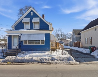 74 Carlisle St, Lowell, Massachusetts, 4 Bedrooms Bedrooms, 10 Rooms Rooms,2 BathroomsBathrooms,Residential Income,For Sale,Carlisle St,73479991